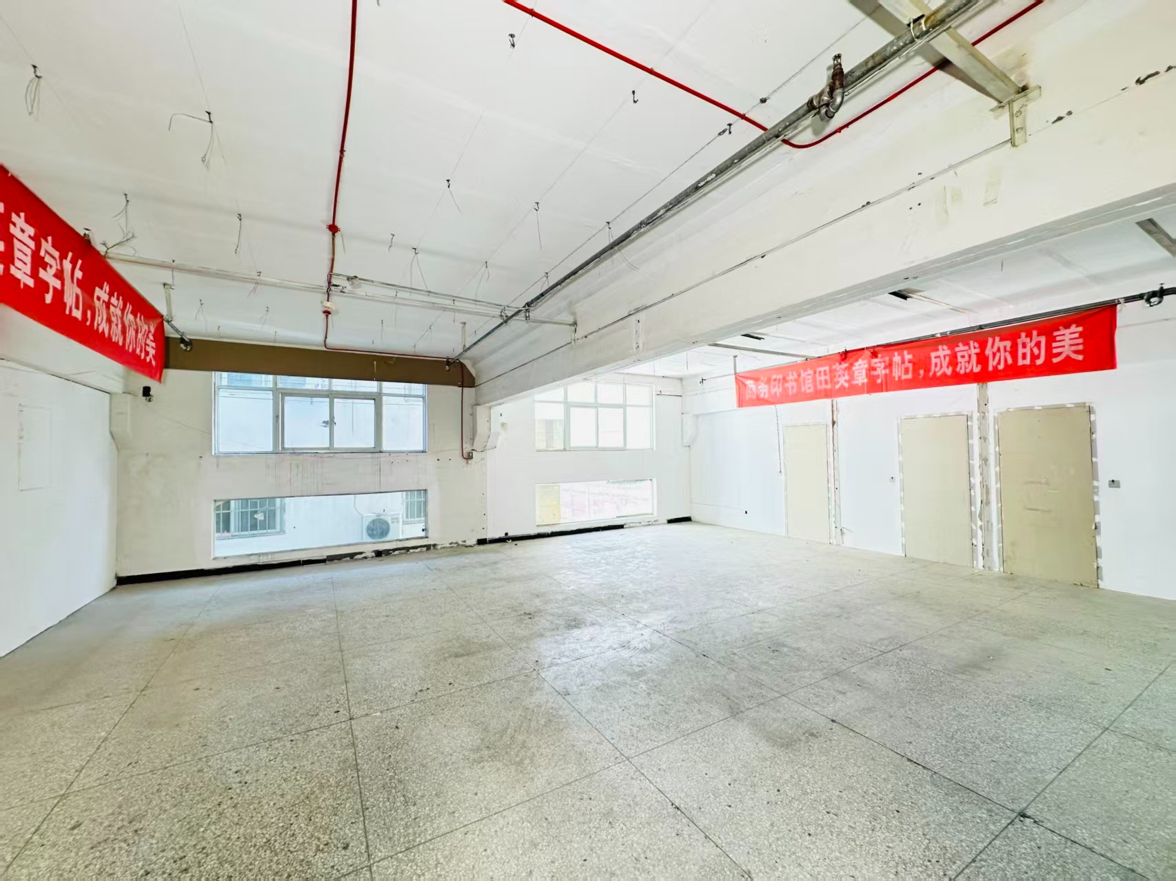 玉溪西街重点吸引人工智能应用、数字经济、电商直播、智能制造服务、软件开发、科技创新企业及创业团队入驻
